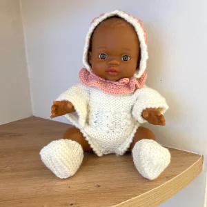 Muñeca Pocholita blanco cuello rosa