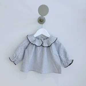 Blusa cuello corazón rayas azules