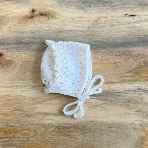 Capota crochet volante blanca