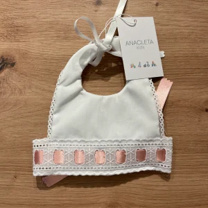 Babero cinta raso rosa empolvado