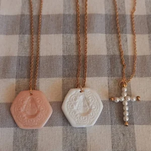 Colgante Virgen del Rocio/Cruz con Cadena