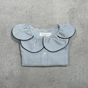 Blusa cuello flor rayas azules