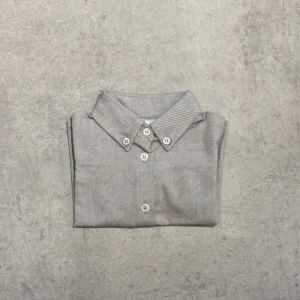 Camisa cuello oxford gris