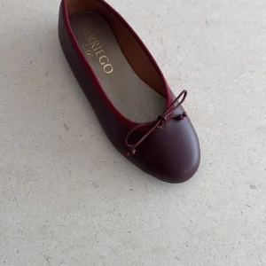 Bailarina Fátima burdeos