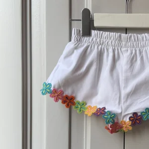 Bermuda blanca bordado flores