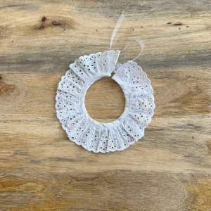 Cuellito tira bordada blanco