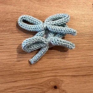 Pack 2 lazos con pinza celeste