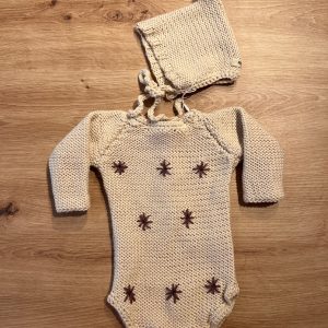 Conjunto pelele + capota estrellas beige