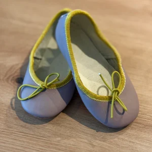 Manoletinas piel malva ribete mostaza