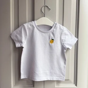 Camiseta blanca bordada