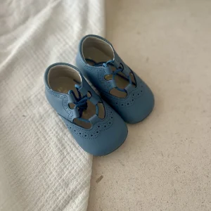 Inglesitos Nicolás piel azul azafata