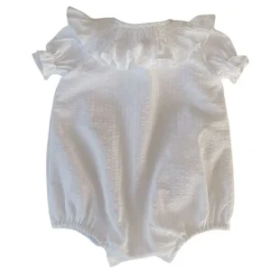 Pelele blanco cuello smock manga corta